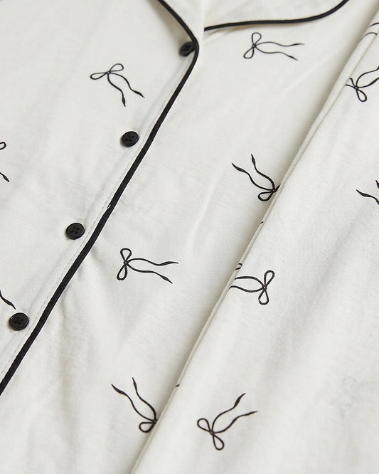 Girls' classic printed pyjama set in off-white with black bow pattern by TREE