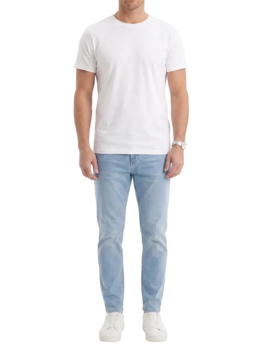 Front view of a man wearing light blue regular fit jeans by TREE.