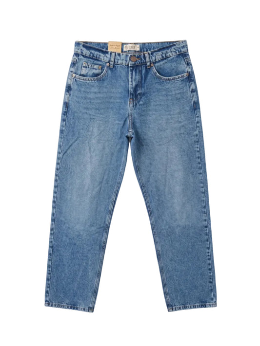 Flat lay view of medium wash wide-leg jeans by TREE.