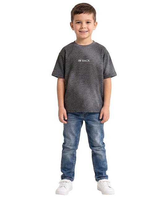 تيشيرت أولادي رمادي داكن بطبعة IM BACK قطن 100% قصة بوكس فيت من TREE