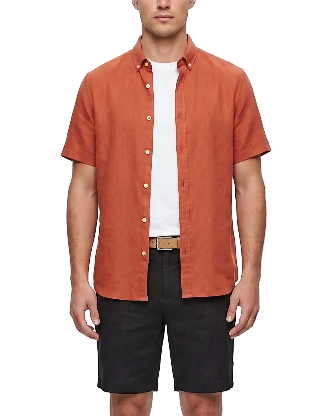 Front view of a model wearing a men's summer short-sleeve button-down shirt in a regular fit by TREE.