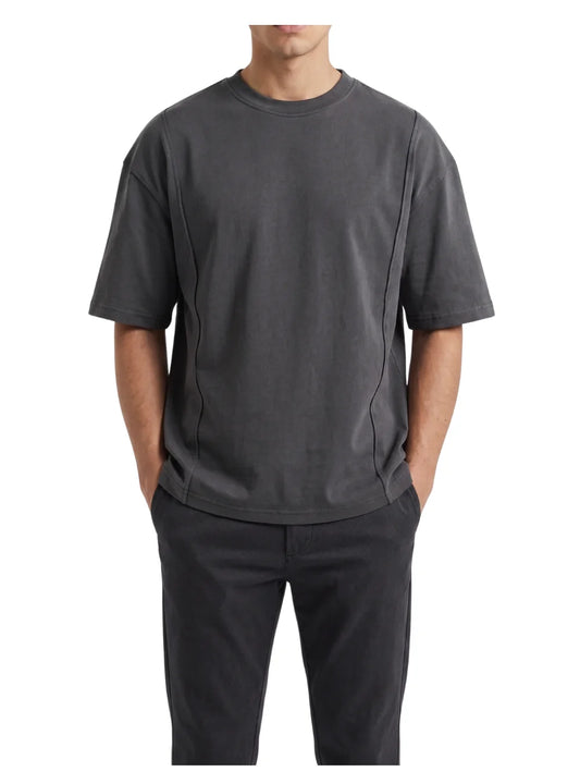 Front view of a man wearing a dark grey oversize fashion t-shirt by TREE