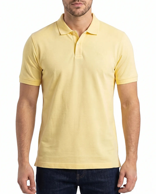 Man wearing a light yellow piqué polo shirt with a regular fit by TREE