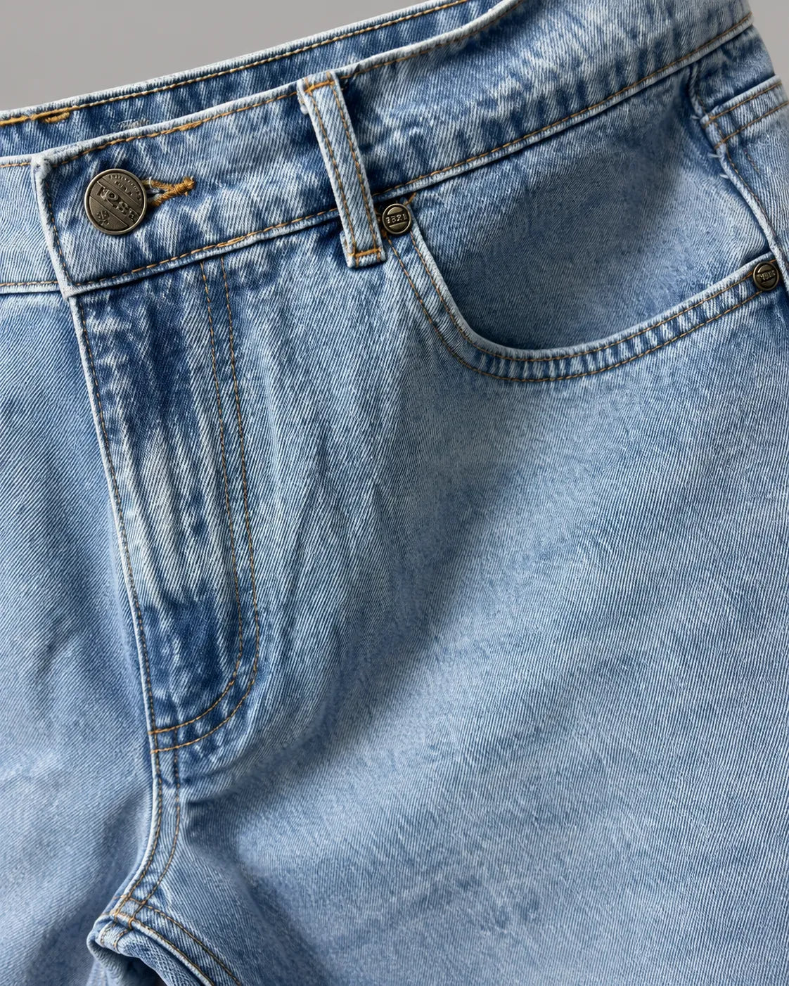 Men's light blue fashion wide-leg jeans with fixed waist and button closure by TREE   